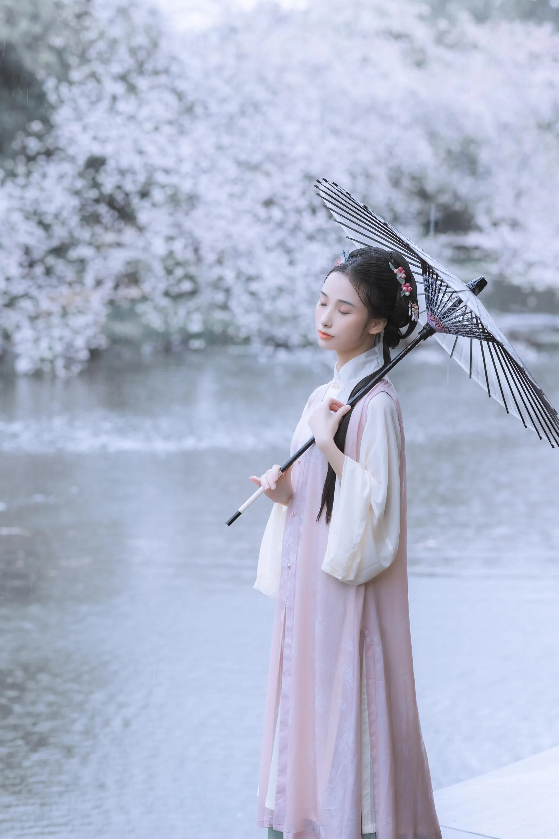 [艺图语] 2022.05.25 雨樱花 眸小妖 [46P]插图9